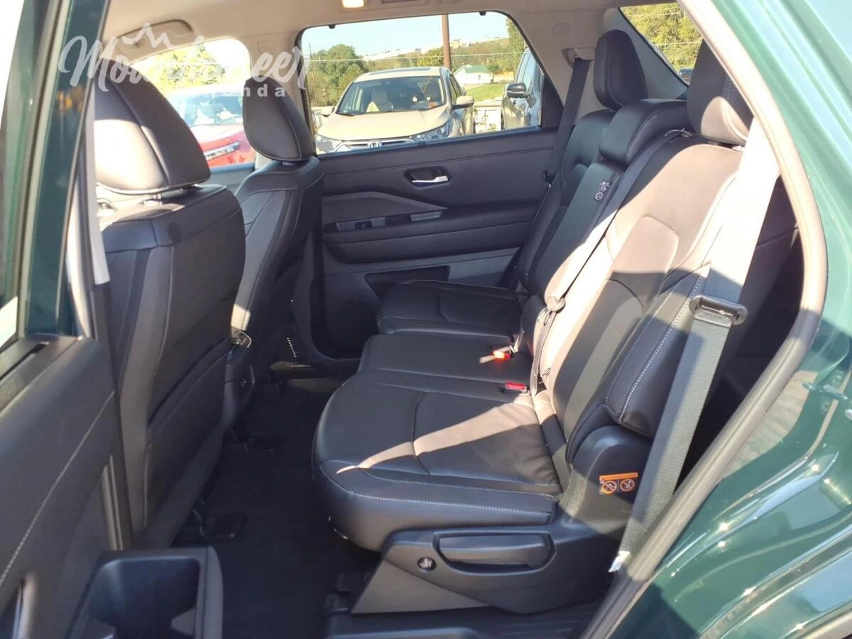 2025 Nissan Pathfinder SL - Photo 16