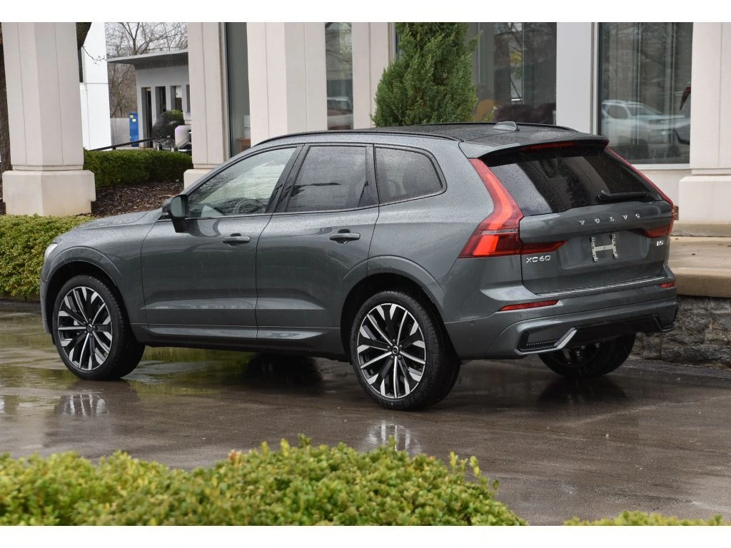 2026 Volvo - image 6