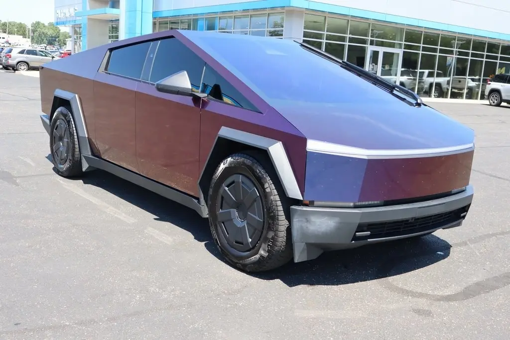 Used 2024 Tesla Cybertruck Base with VIN 7G2CEHED4RA028434 for sale in Northfield, Minnesota