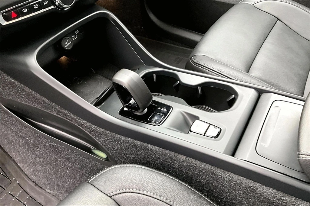 2026 Volvo - image 18