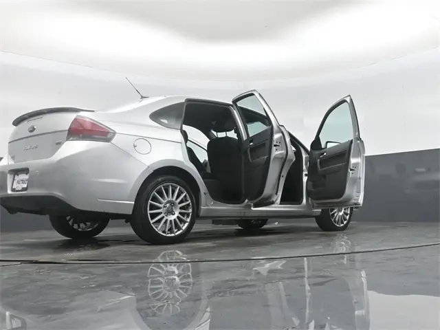 2011 Ford Focus SES photo 43