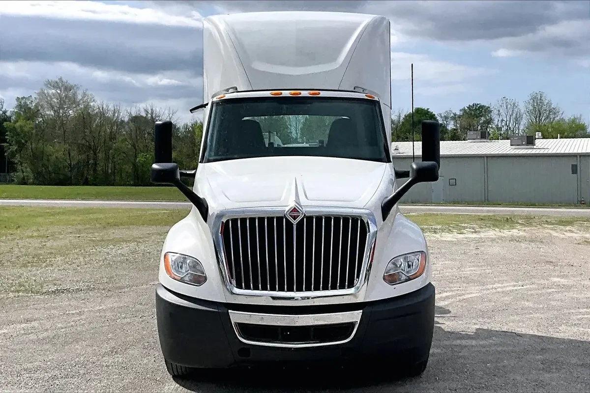 2021 International LT in Louisville, KY — photo 3