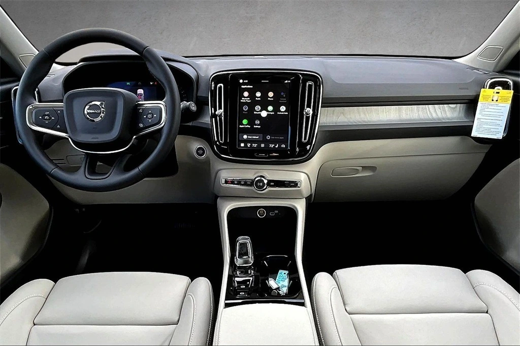 2026 Volvo - image 5