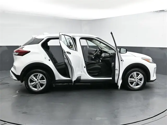 2023 Nissan Kicks S photo 38