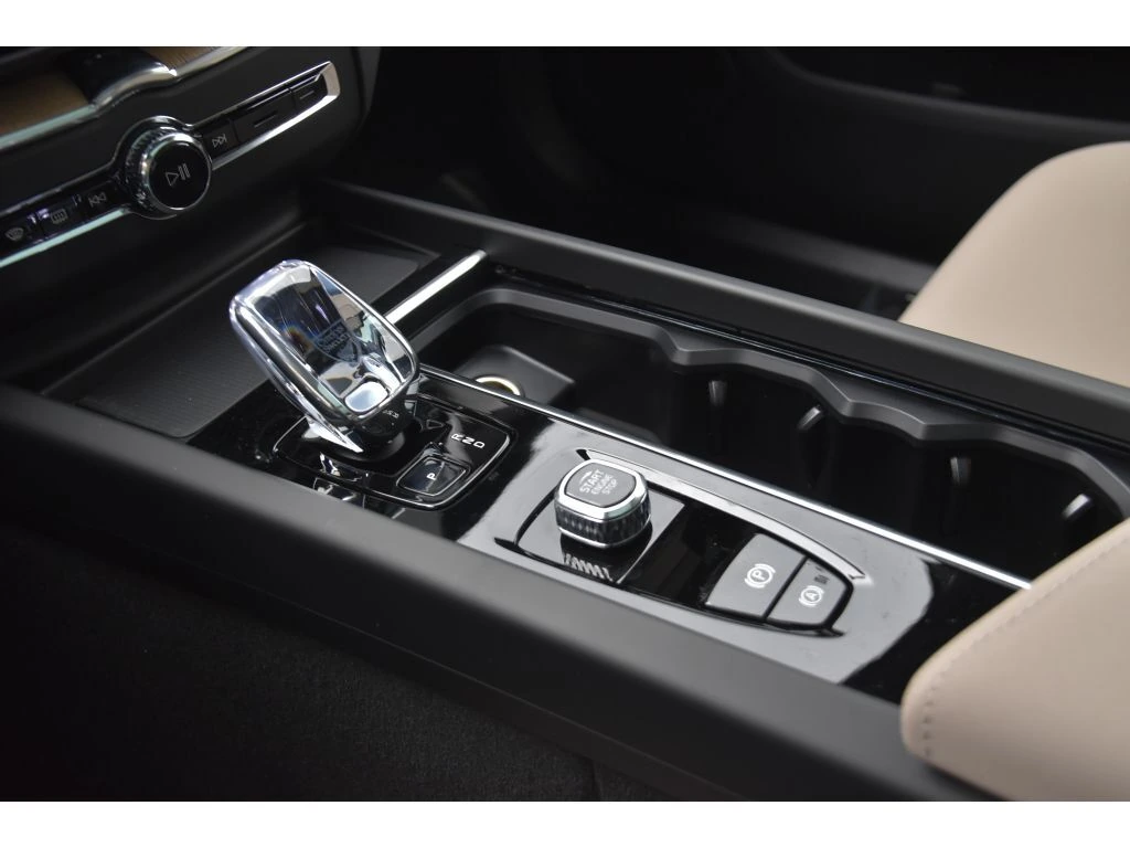 2026 Volvo - image 35