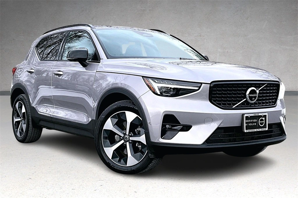 2026 Volvo - image 3