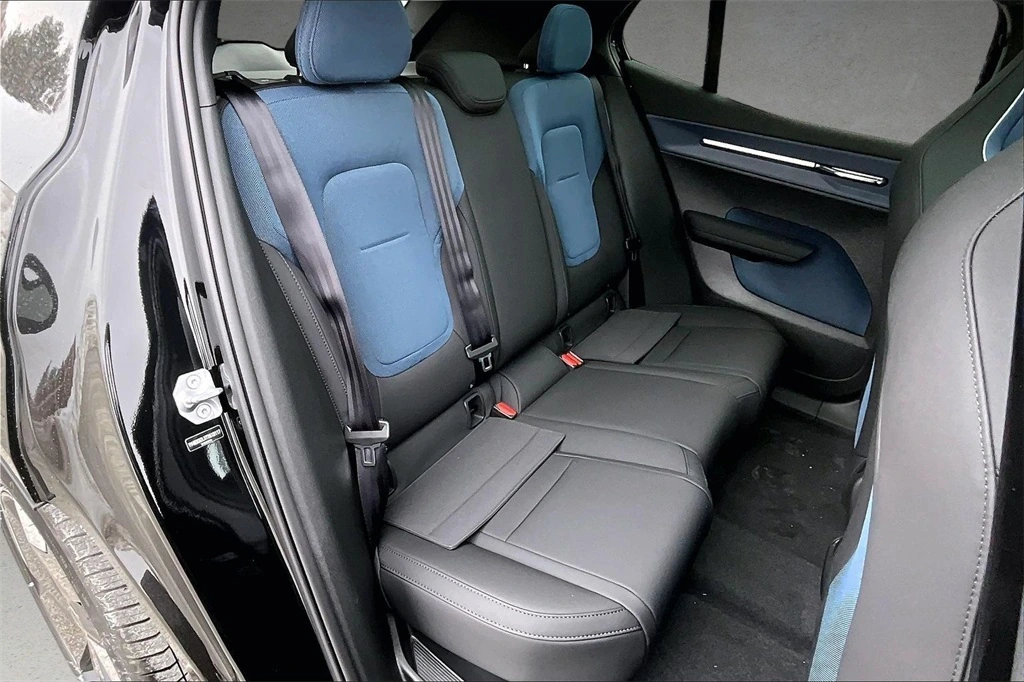 2026 Volvo - image 10