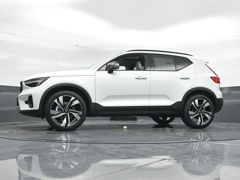 2026 Volvo - image 44