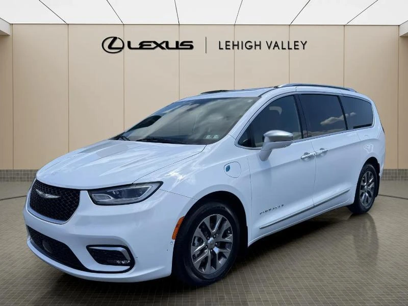2022 Chrysler Pacifica Hybrid Pinnacle Hybrid's photo