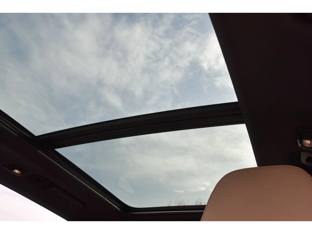 2026 Volvo - image 13