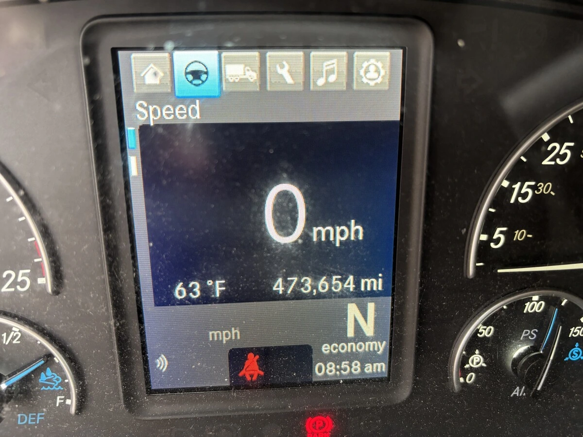 2023 Freightliner Cascadia — photo 2