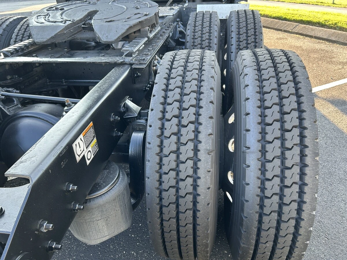2023 Kenworth T680 — photo 5