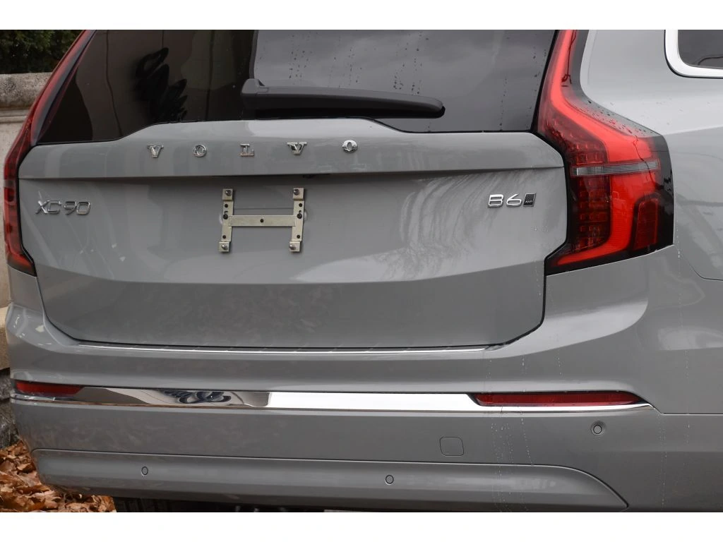 2026 Volvo - image 30