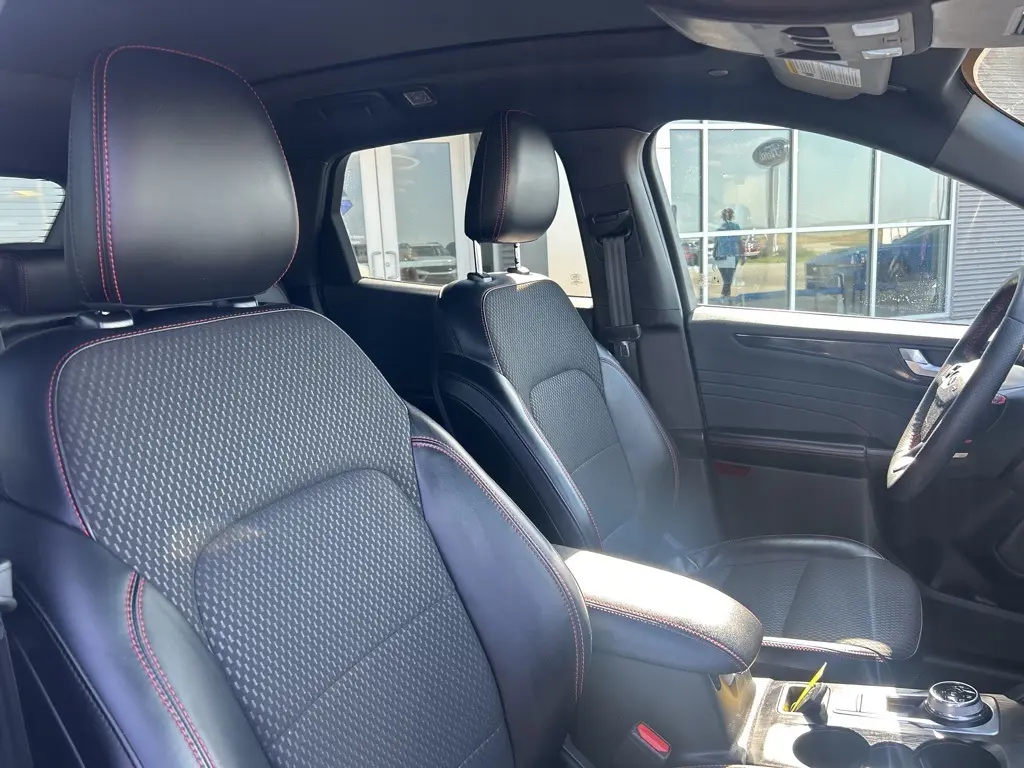 2023 Ford Escape ST-Line Select photo 10