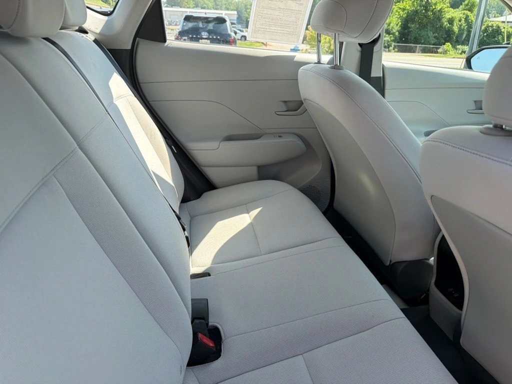 2026 Hyundai Kona SE - Photo 12