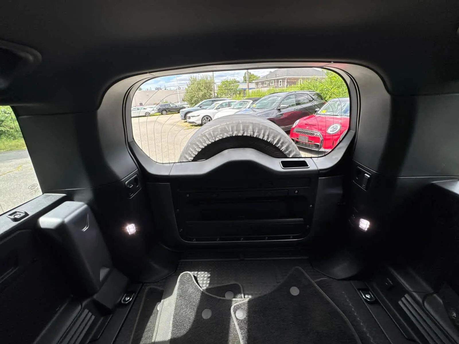 2023 Land Rover Defender X-Dynamic SE photo 35