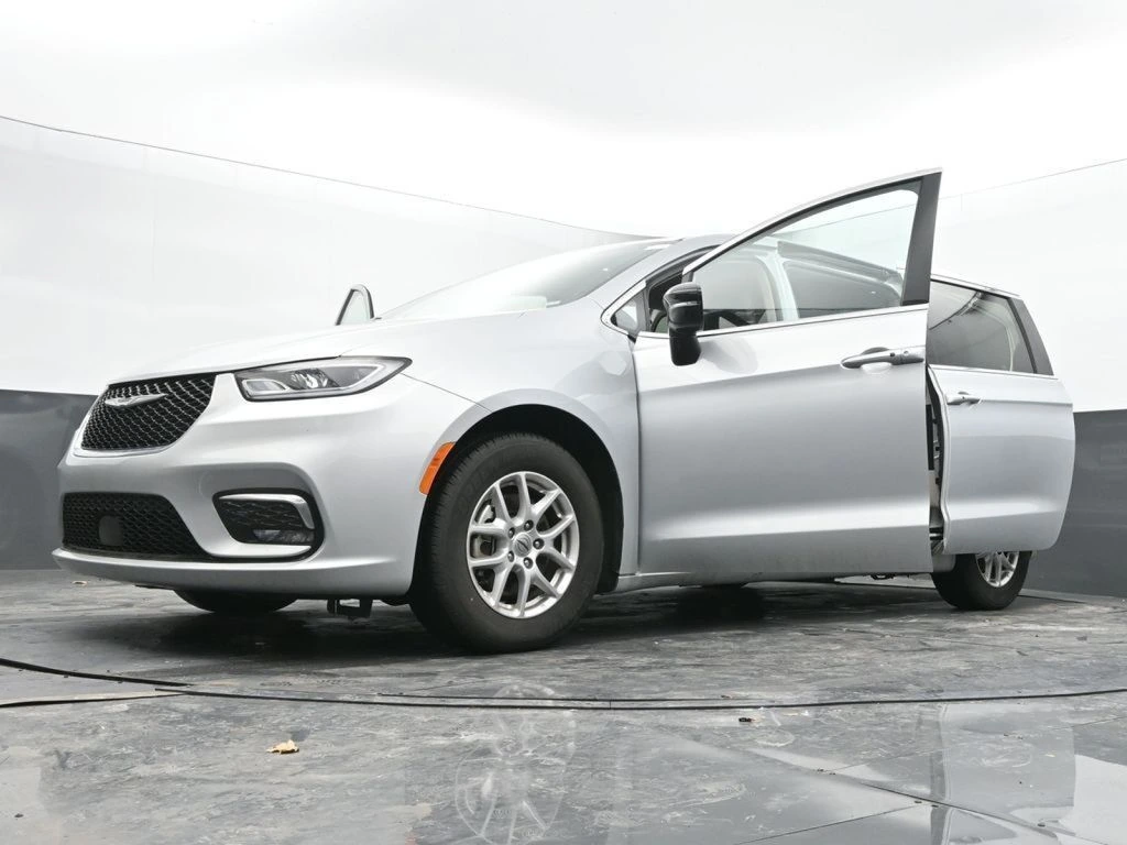 2024 Chrysler Pacifica Touring L - Photo 71