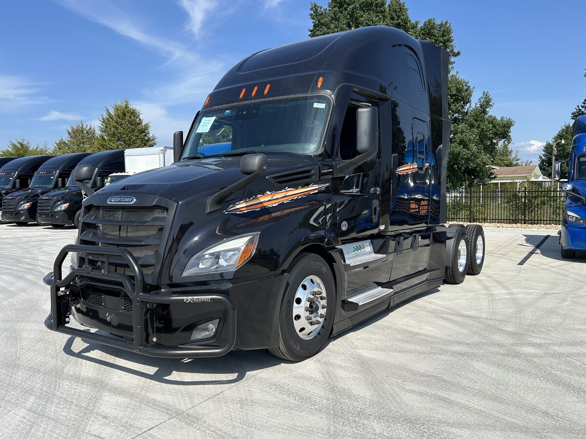 2024 FREIGHTLINER Cascadia