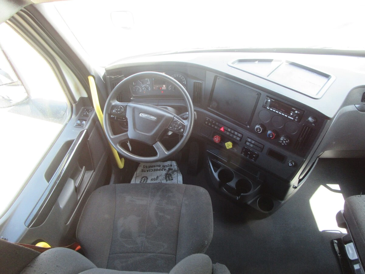 2024 Freightliner Cascadia - image 21