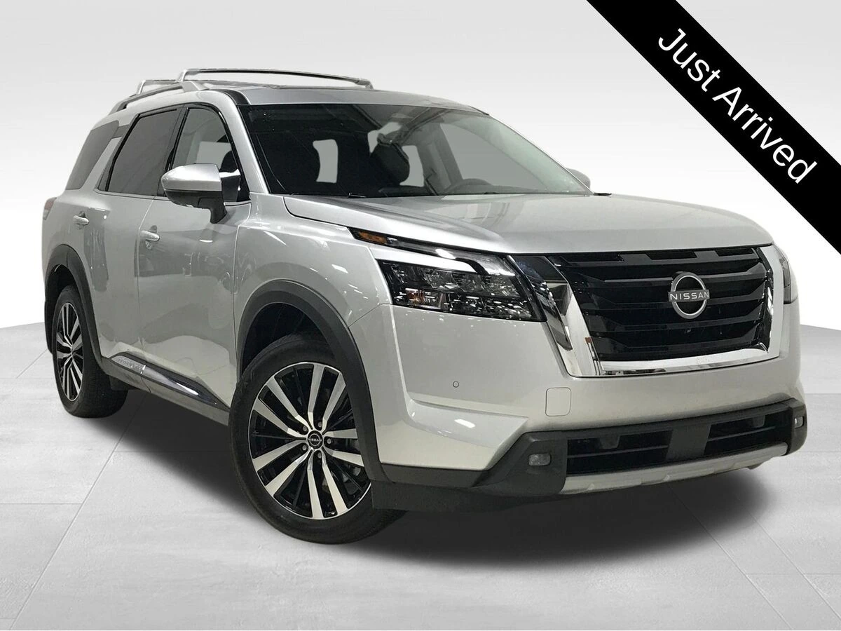 2025 Nissan Pathfinder Platinum 4WD's photo