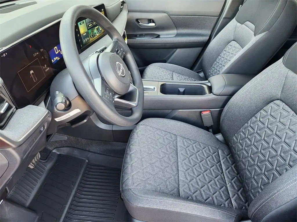 2025 Nissan Kicks SV photo 6