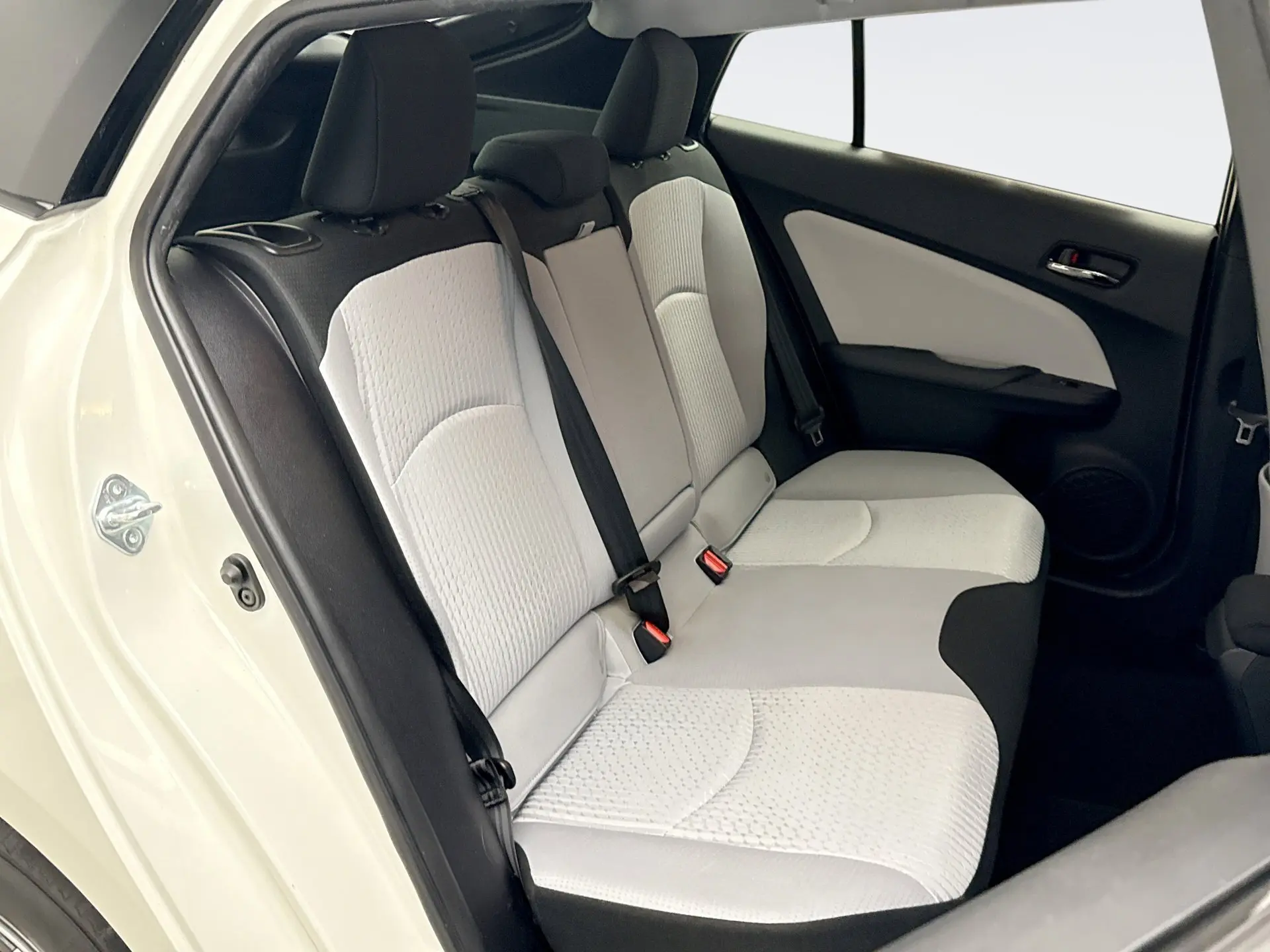 2017 Toyota Prius One Two photo 17
