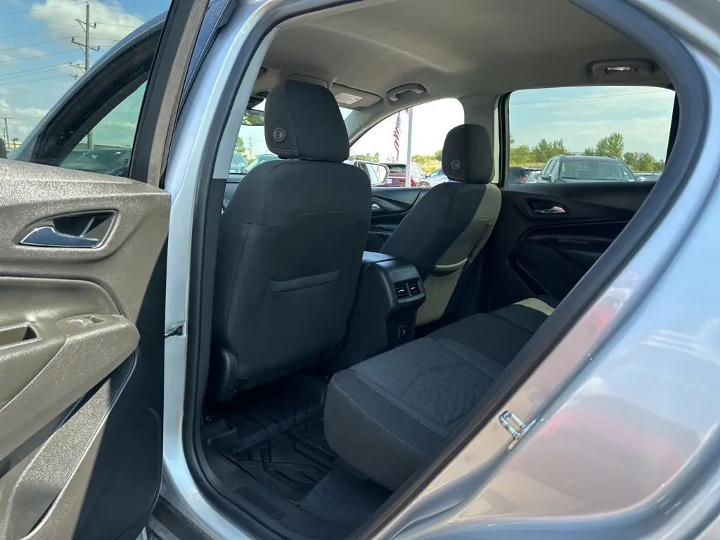 2020 Chevrolet Equinox LT photo 15