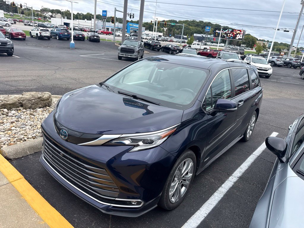 2021 Toyota Sienna Platinum FWD photo