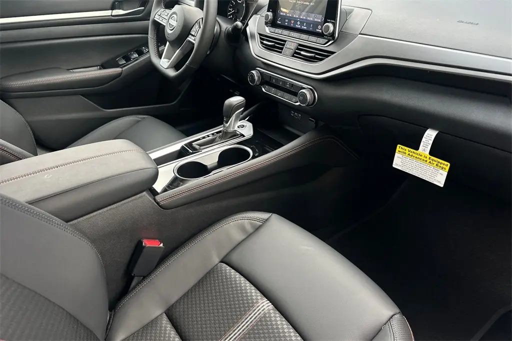 2025 Nissan Altima 2.5 SR photo 11