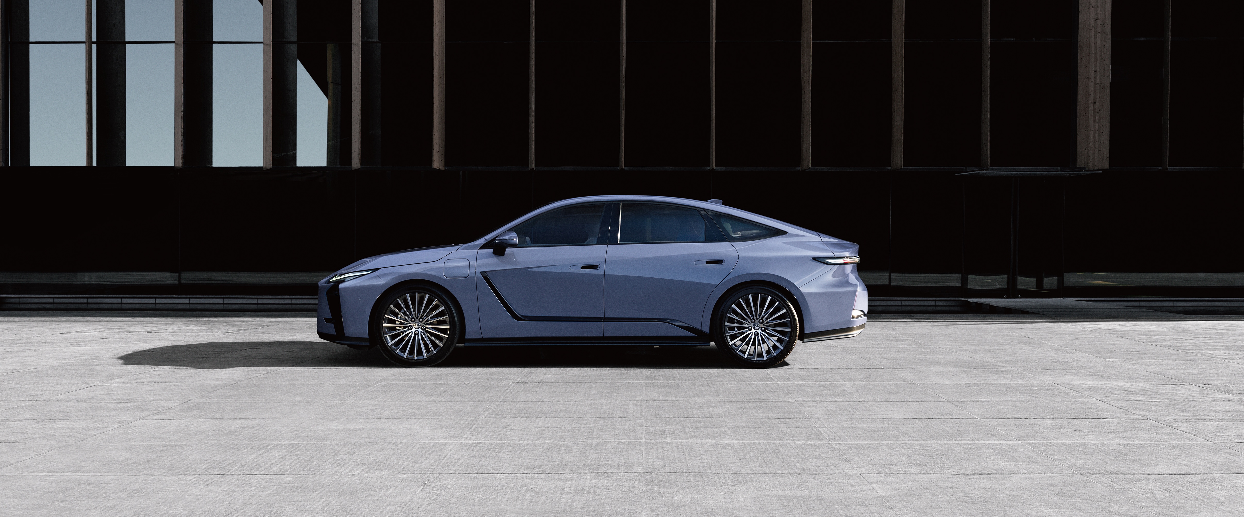 ES 500e Luxury shown in Wavelength.