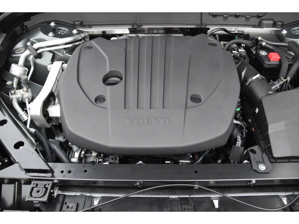 2026 Volvo - image 25