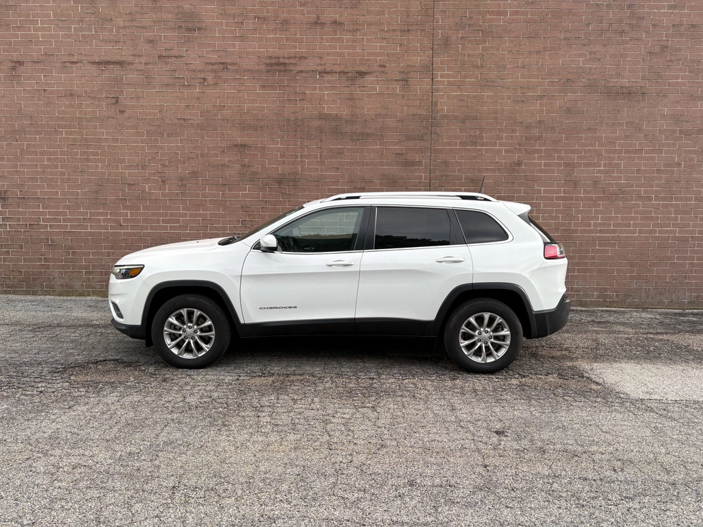 Used 2019 Jeep Cherokee Latitude with VIN 1C4PJMCB1KD245143 for sale in Kansas City