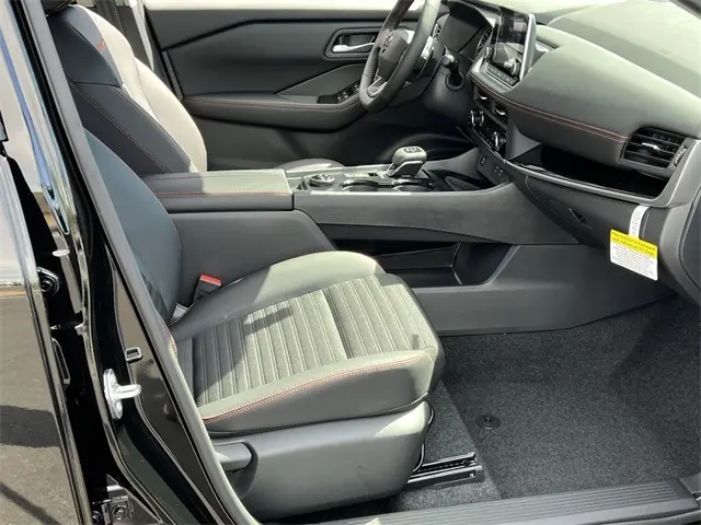 2026 Nissan Rogue SV photo 21