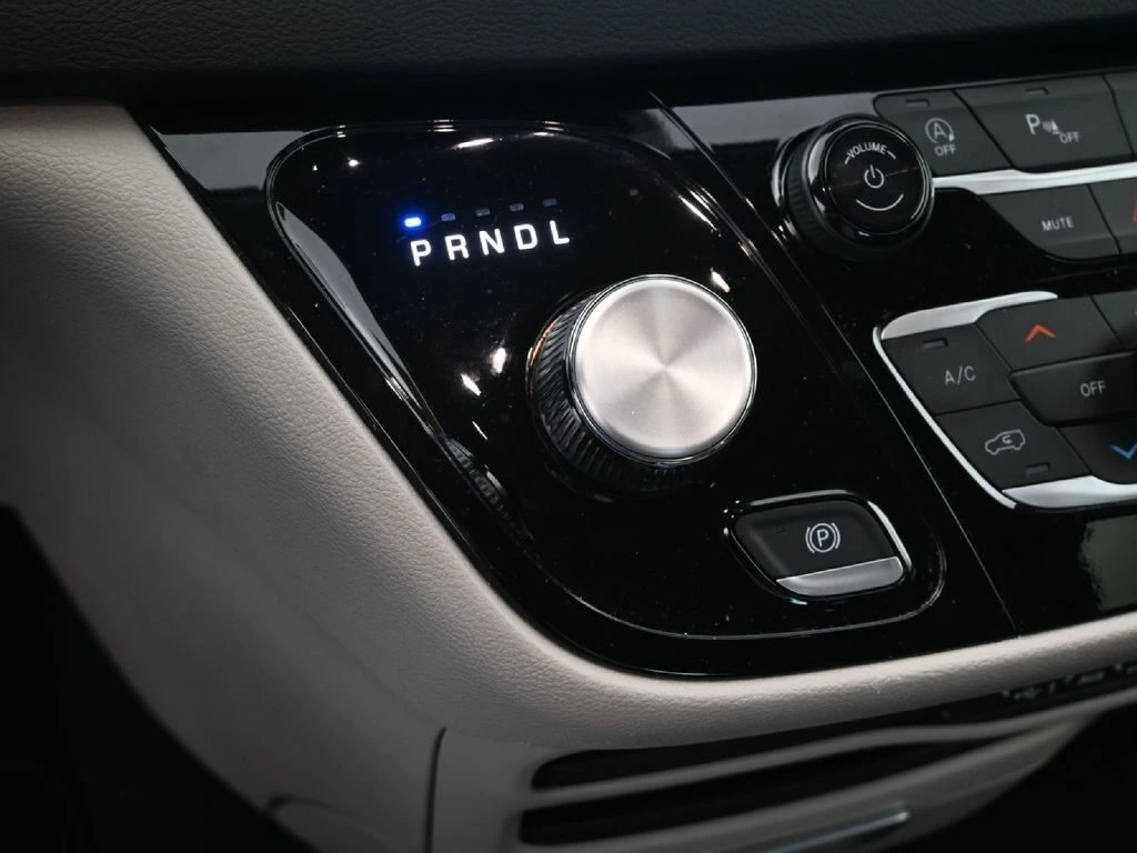 2024 Chrysler Pacifica Touring L - Photo 23