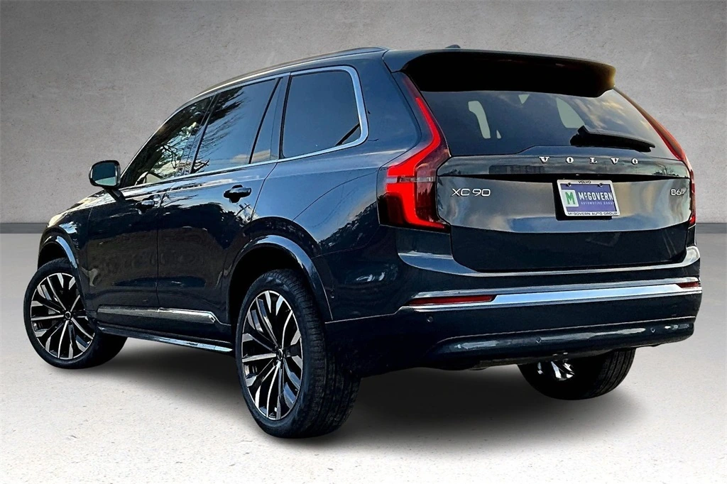 2026 Volvo - image 3