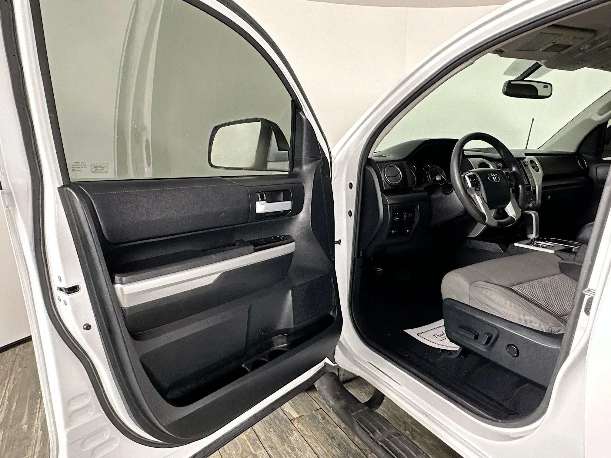 2017 Toyota Tundra SR5 CrewMax photo 16