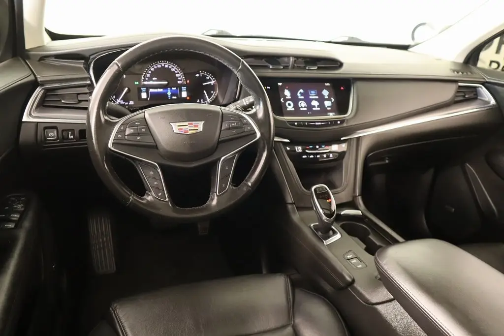 2019 Cadillac XT5 Luxury photo 2