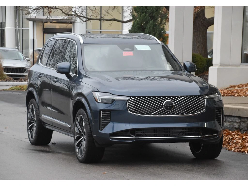 2026 Volvo - image 2