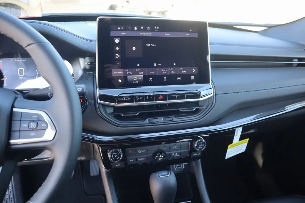 2026 Jeep Compass Latitude photo 4