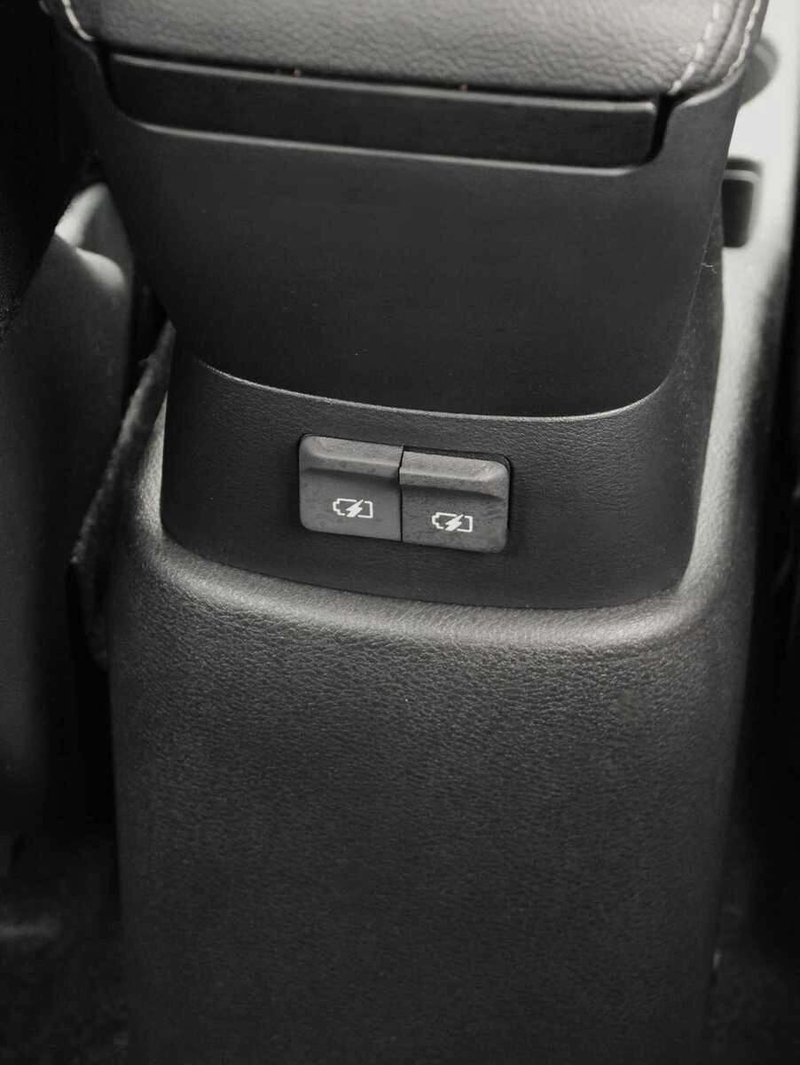 2025 Nissan KICKS PLAY Base - Photo 36