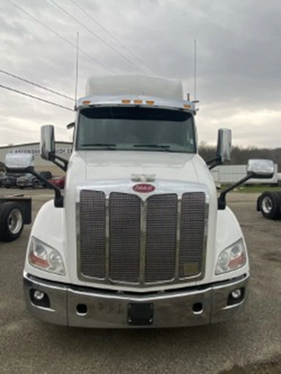 2020 Peterbilt 579 - image 3