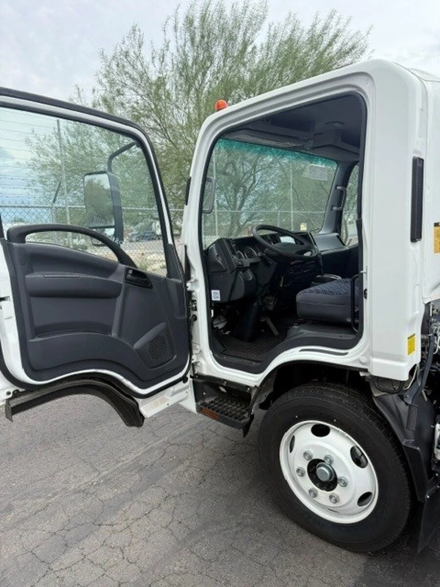 2024 Isuzu NRR — photo 7