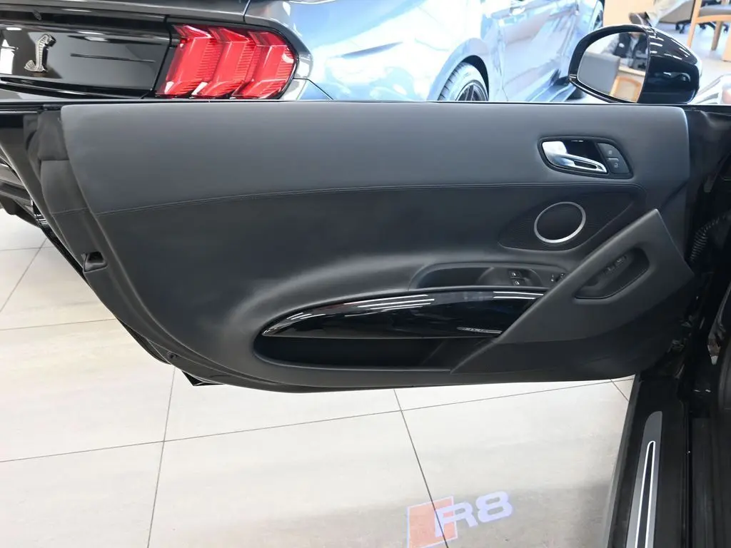 2010 Audi R8 5.2 Quattro photo 4