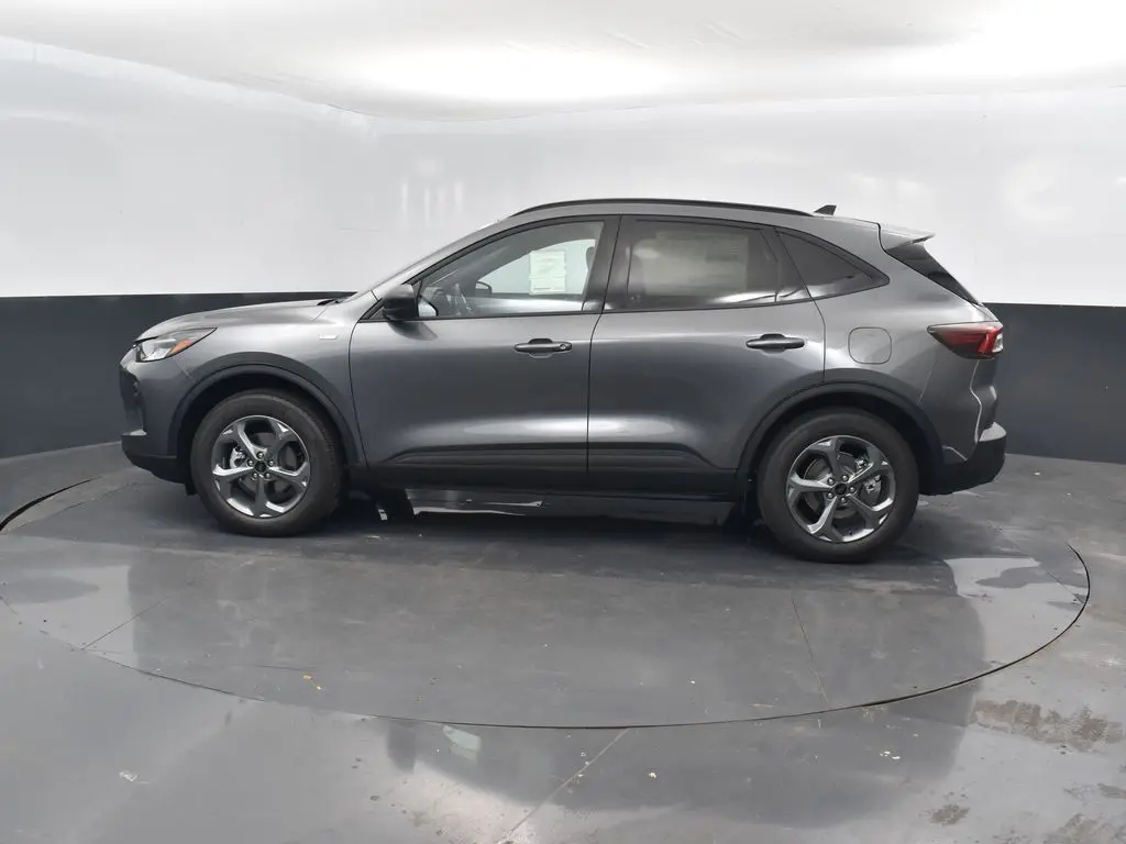 2026 Ford Escape ST-Line photo 4