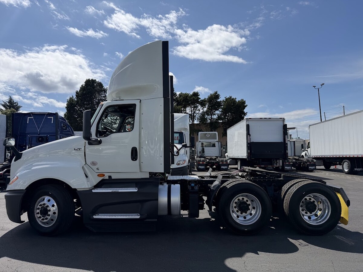 2021 International LT in Eugene, OR — photo 3