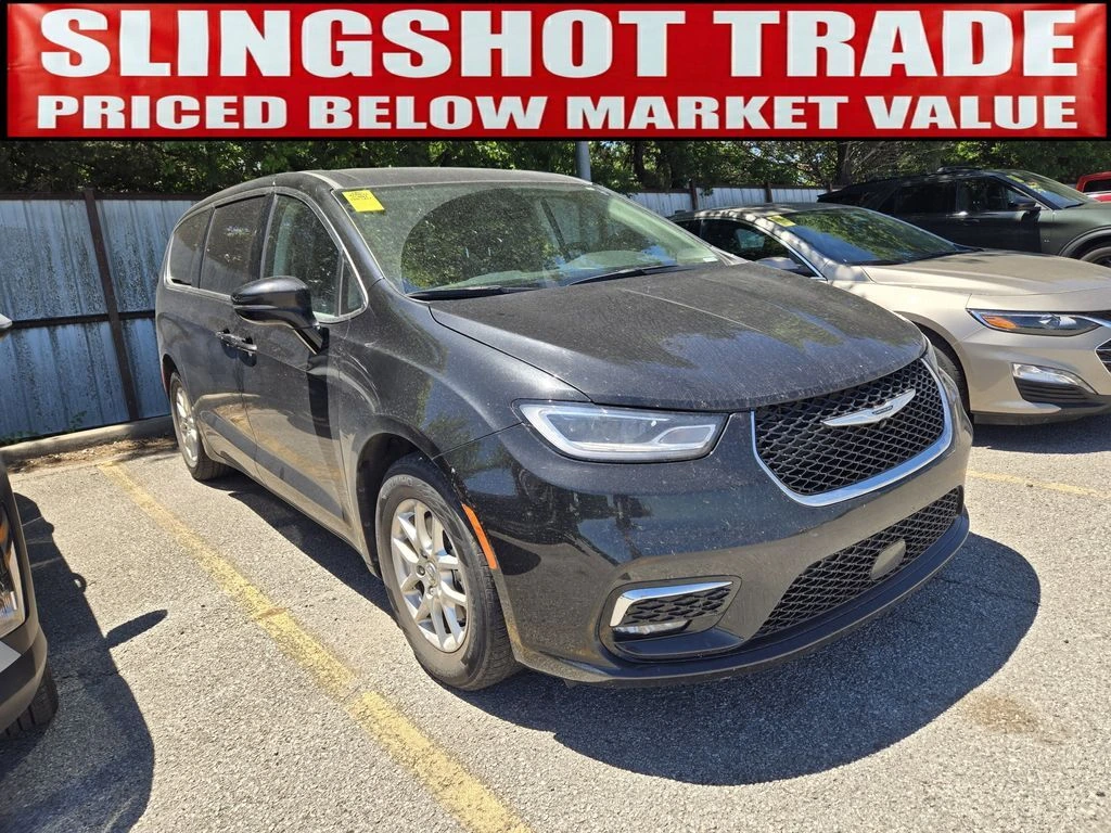 2024 Chrysler Pacifica Touring L's photo