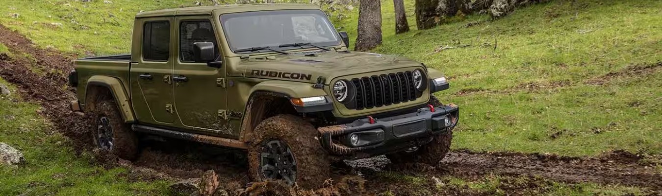 2025 Jeep Gladiator Exterior Passenger Side Front Profile in Mud