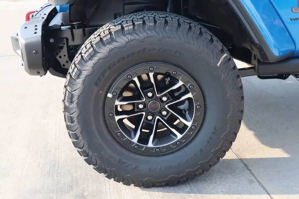 2025 Jeep Wrangler Rubicon X photo 17