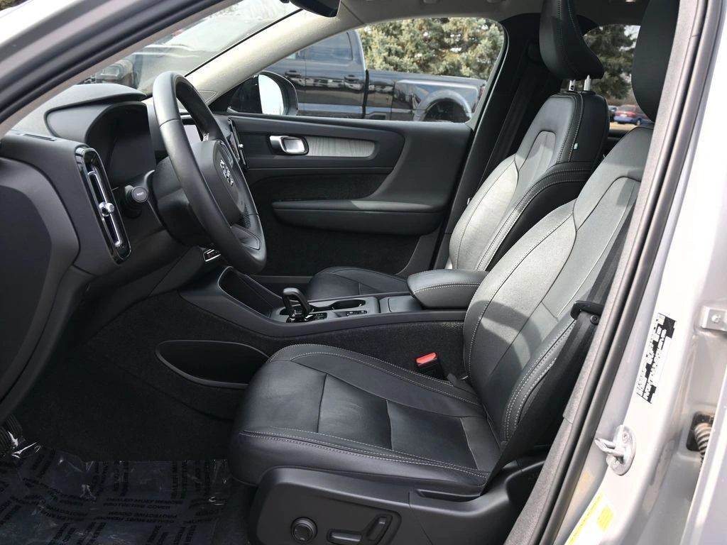 2024 Volvo - image 25