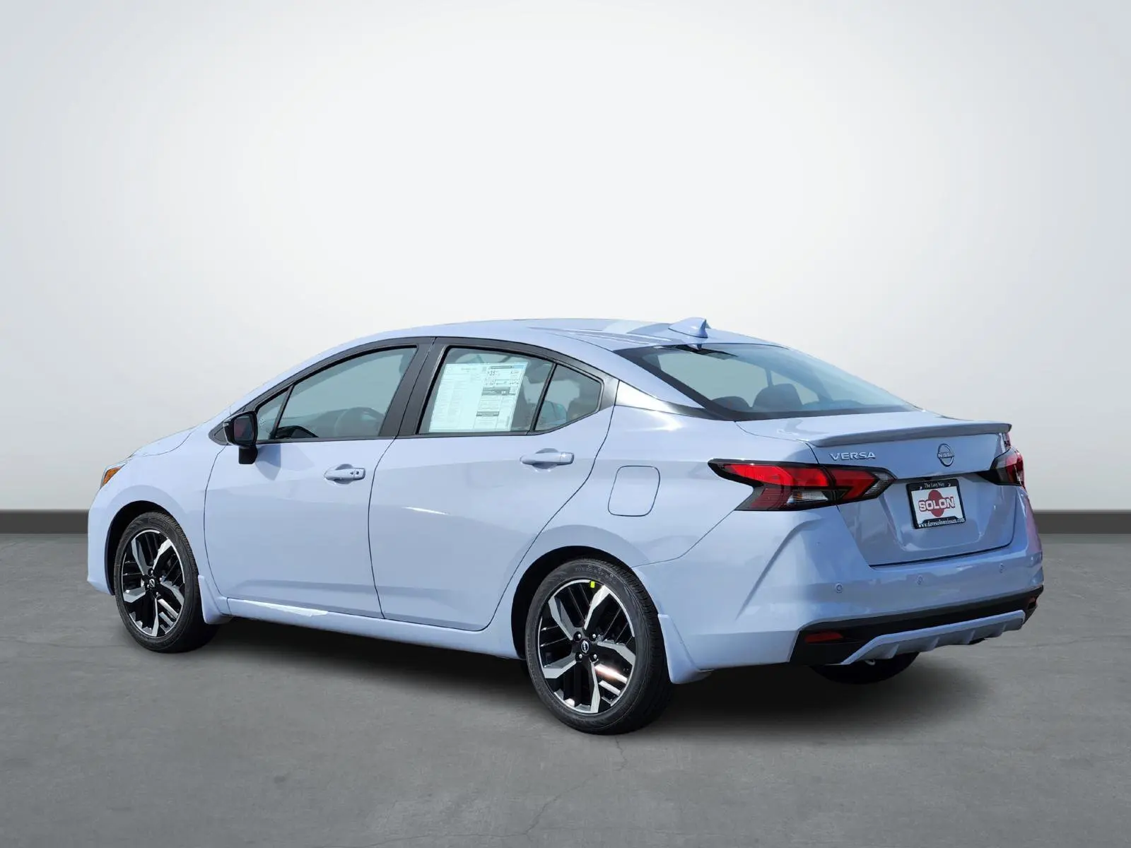 2025 Nissan Versa SR photo 3